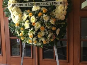 Corona abrazos fraternos